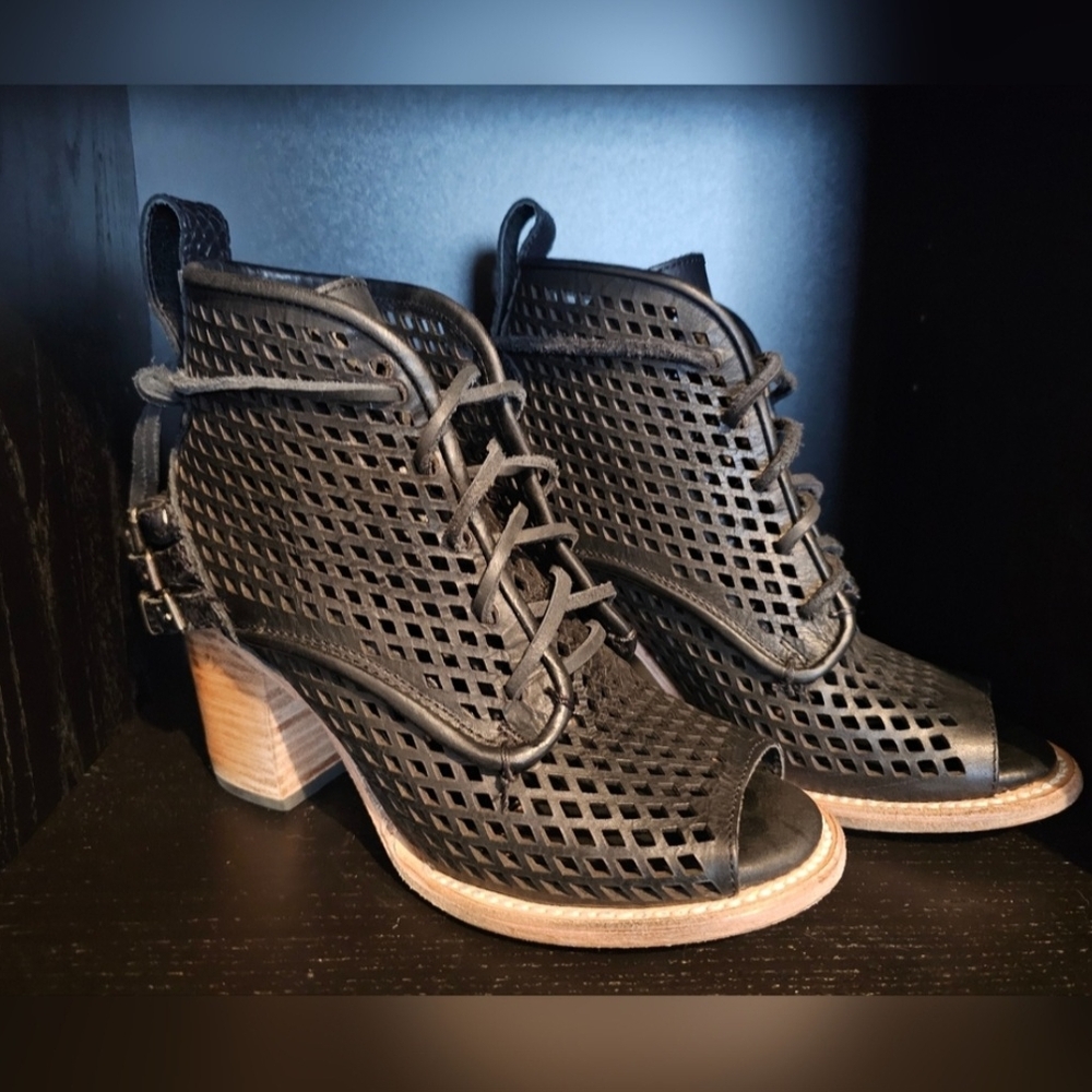Freebird Black Peep-Toe Ankle Boots Sz8